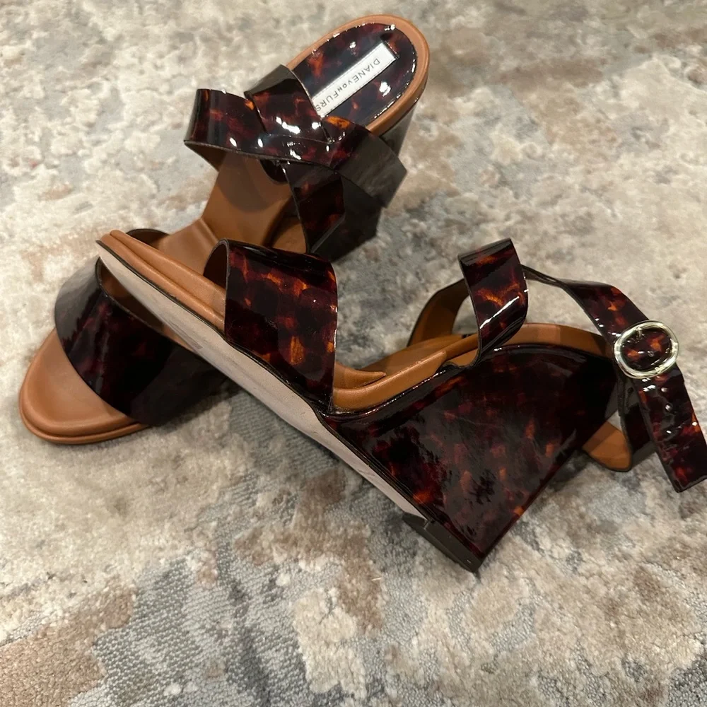 DVF Diane von Furstenberg Wilma Tortoise wedge size 7B made in Italy - Picture 3 of 7